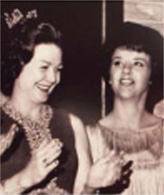 1973: Mary Kay oslavuje desiate výročie a počet nezávislých kozmetických poradkýň prekročil 20 000.