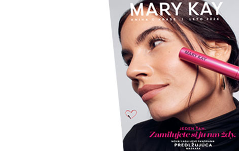 Obálka katalógu - Mladá žena drží Predlžujúcu maskaru Lash Love Fanorama